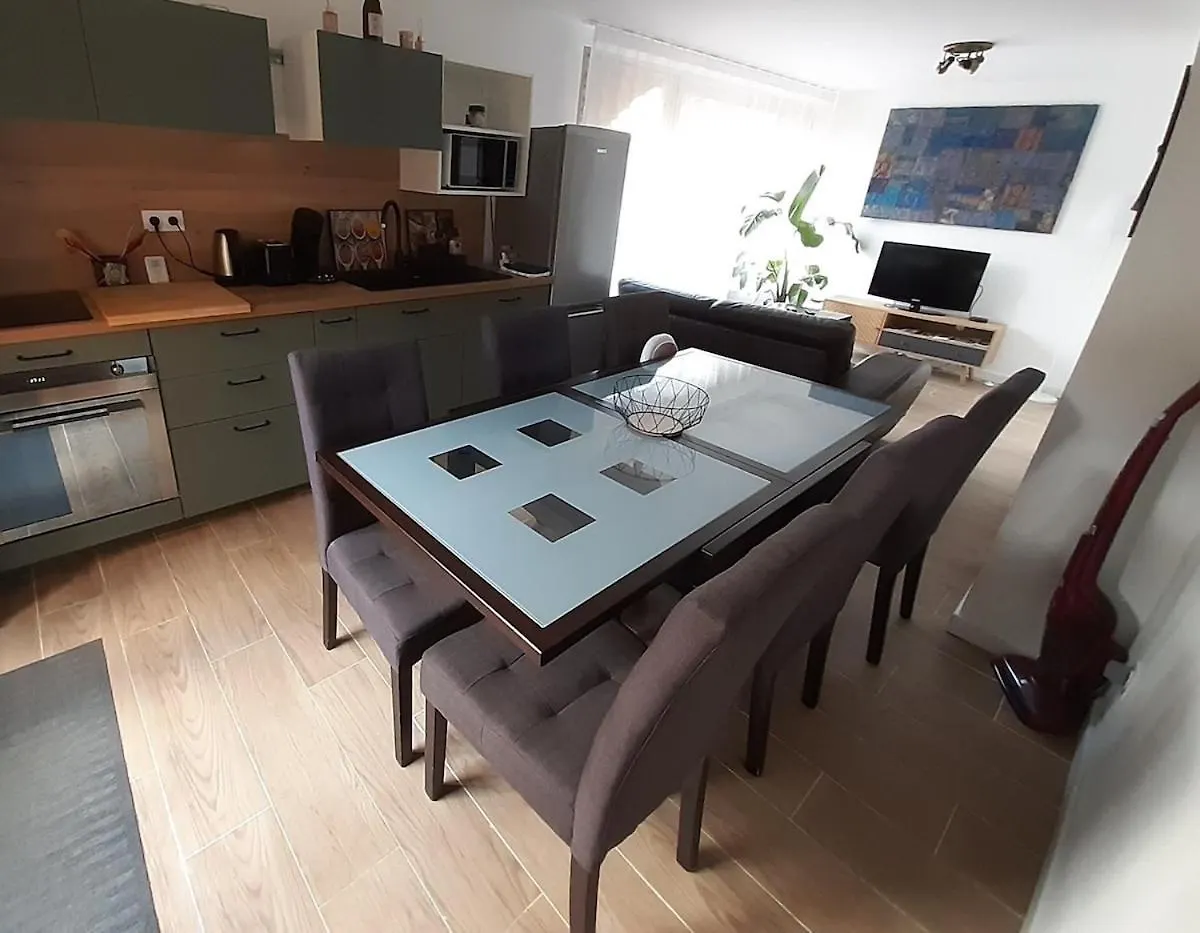 Holiday home Gite Dans Maison Medievale Calme Fibre 2 Ch Jarnioux