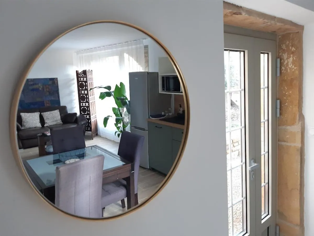 Holiday home Gite Dans Maison Medievale Calme Fibre 2 Ch Jarnioux